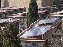 SE INAUGURA UNA PLANTA DE PRODUCCIÓN DE ENERGÍA ELÉCTRICA FOTOVOLTAICA EN EL CEMENTERIO DE MONTJUIC EN COLABORACIÓN CON IBC SOLAR.