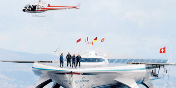 RAPHAËL DOMJAN, EL HOMBRE QUE SE MUEVE POR EL MUNDO CON ENERGÍA SOLAR