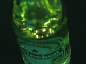 HEINEKEN LANZA SU CERVEZA INTELIGENTE, AHORA CON LUCES LED