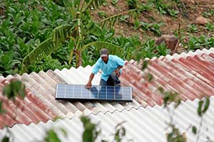 YA ES HORA DE LAS RENOVABLES EN COLOMBIA!!! SISTEMA DE ENERGIA SOLAR SERÁ INSTALADO EN 3 VEREDAS