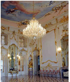 HUNGRÍA: AL EMBLEMÁTICO PALACIO ESZTERHÁZA SE LE HA INSTALADO ILUMINACIÓN LED