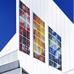 CANADÁ: LA FOTOVOLTAICA ILUMINA UNA CATEDRAL