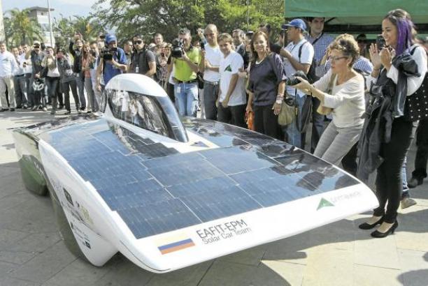 EL PRIMER CARRO SOLAR COLOMBIANO SE CLASIFICÓ EN LA MÁXIMA CATEGORÍA DE CITA MUNDIAL EN AUSTRALIA