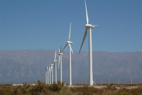 ENERGÍA EÓLICA REDUCE LAS EMISIONES DE CO2 A PESAR DE LA INTERMITENCIA DE LOS VIENTOS