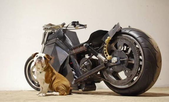 CREAN MOTO QUE SE CARGA CON ENERGÍA SOLAR Y EÓLICA