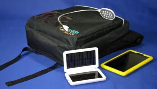 DESARROLLAN UNA MOCHILA SOLAR PARA BRINDAR EDUCACIÓN Y SALUD EN ZONAS SIN ELECTRICIDAD