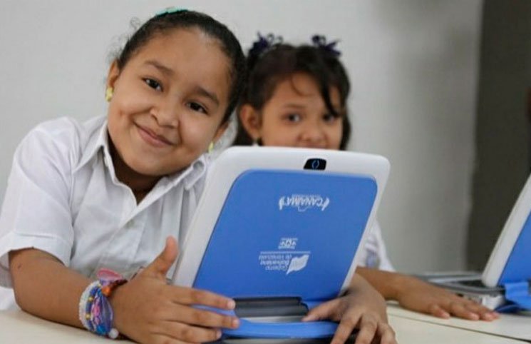 ESCUELAS RURALES RECIBEN ENERGÍA ELÉCTRICA A TRAVÉS DE PANELES SOLARES - VENEZUELA