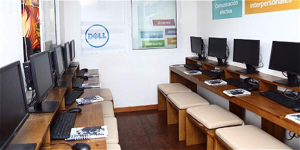 INAUGURAN LABORATORIO DE COMPUTACIÓN ALIMENTADO POR ENERGÍA SOLAR