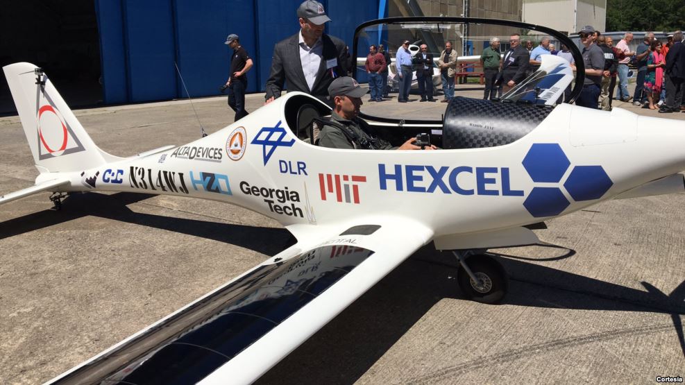 PRESENTAN DRON QUE UTILIZA ENERGÍA SOLAR PARA VOLAR