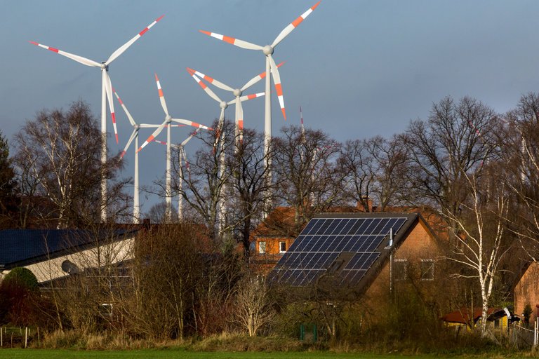 Alemania: Tenia tanta energia renovable en Navidad que tuvo que pagar a la gente para usarla