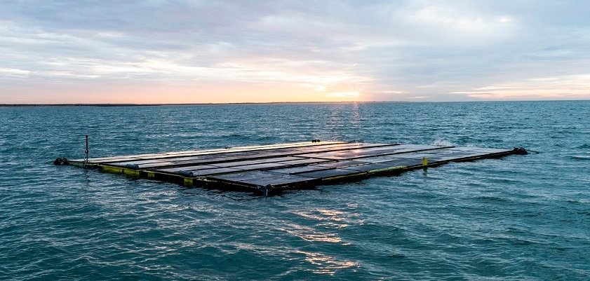 Dos empresas holandesas instalan en el Mar del Norte la primera granja solar y de algas marinas