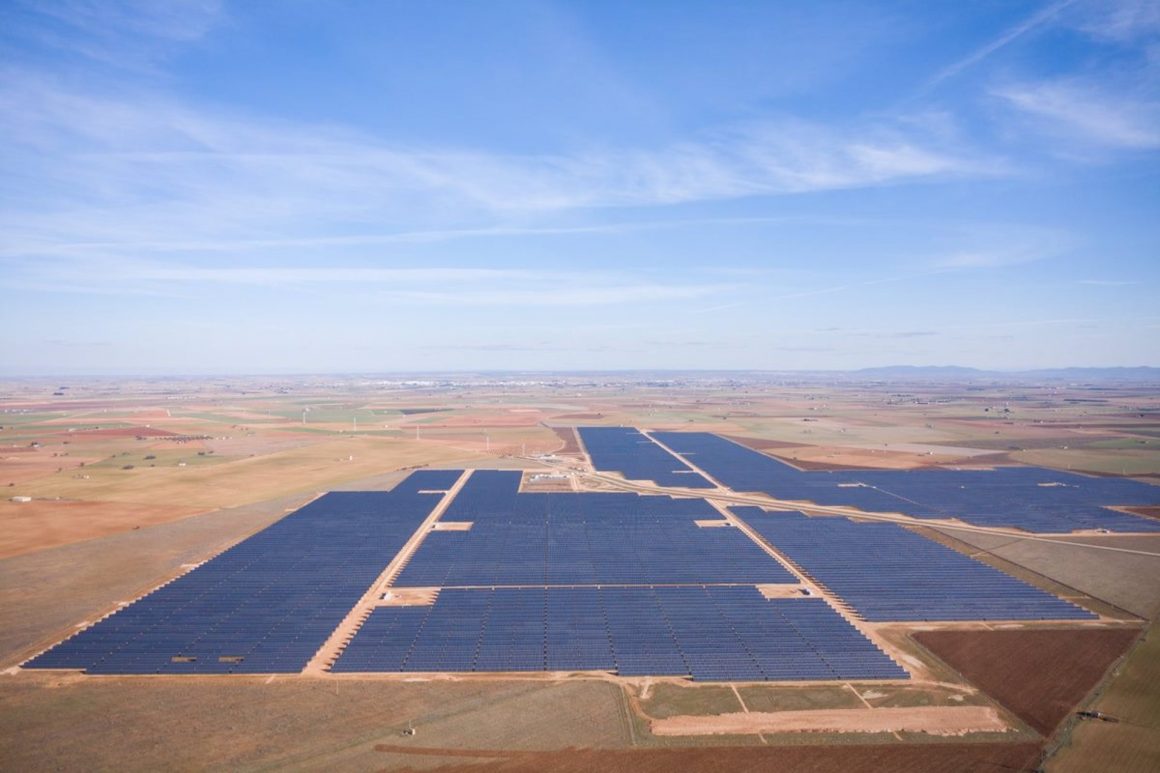 La solar fotovoltaica supera los 16.000 MW instalados en España
