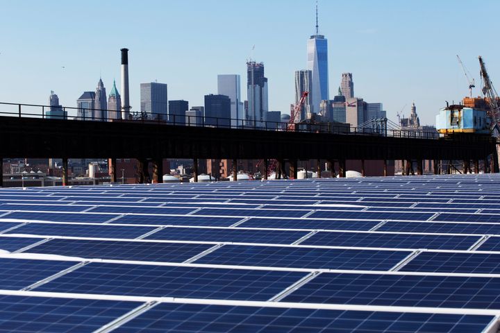 Nueva York adjudica 22 proyectos solares y de baterías por un total de 2,4 gigavatios