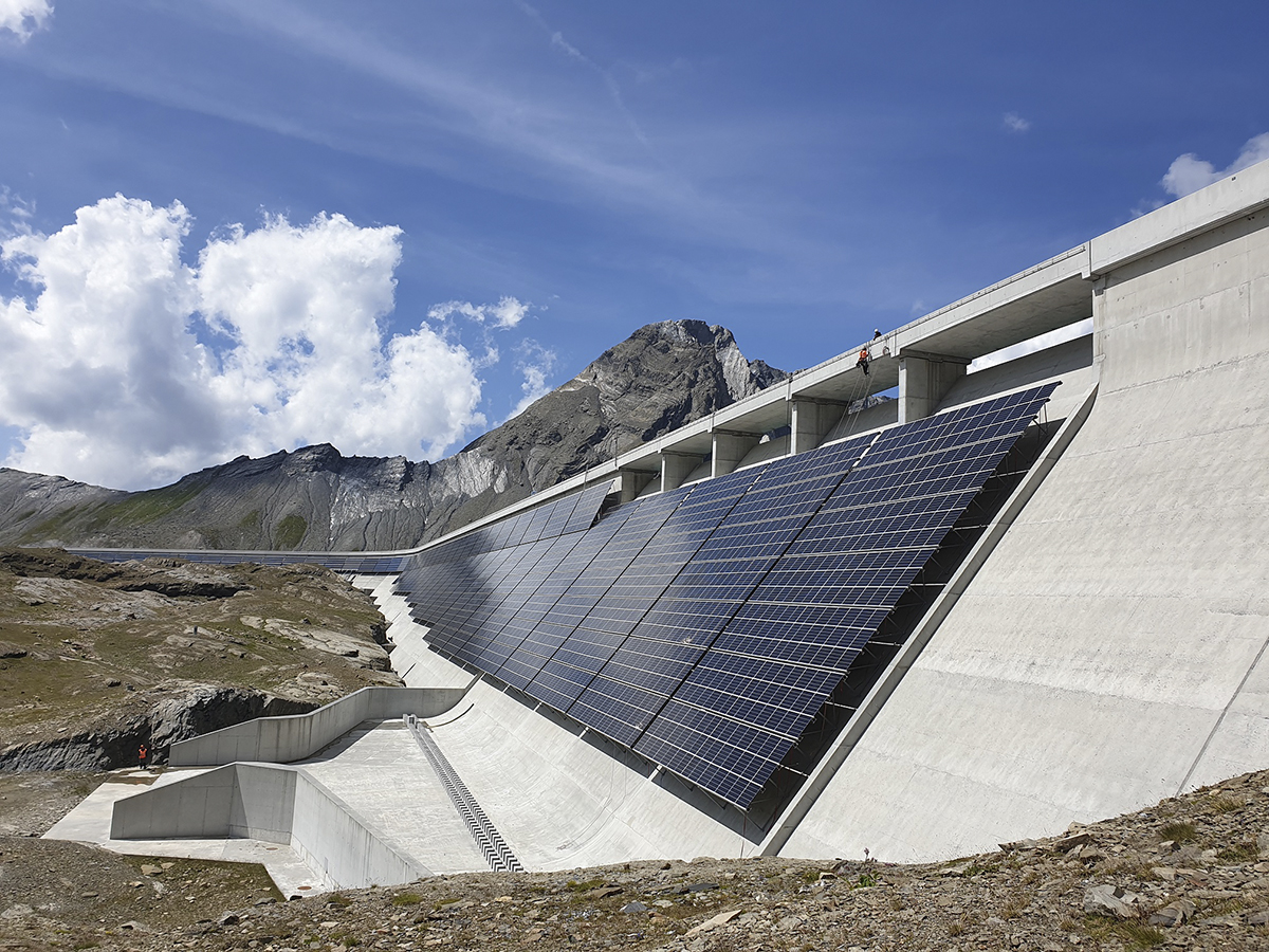 La planta solar alpina más grande de Suiza ya está en pleno funcionamiento