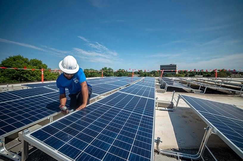 La adopción solar en los techos de EE. UU. aumenta a medida que aumenta el valor del sistema