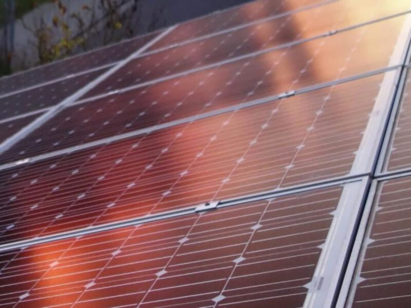 La potencia instalada de energía solar en suelo aumentó en 3.712 MW en 2022