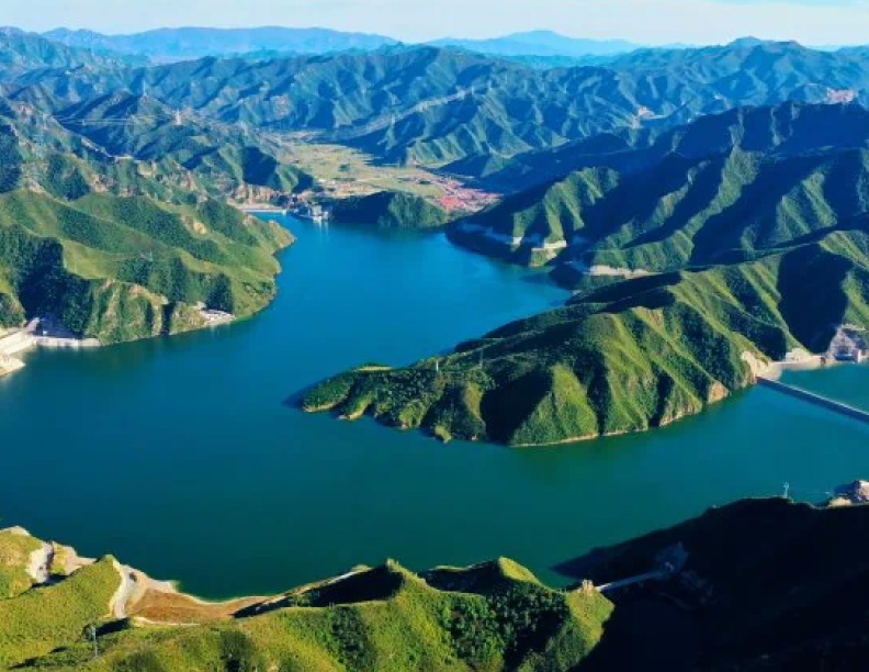 La nueva capacidad de almacenamiento por bombeo en China ayuda a integrar la creciente energía eólica y solar