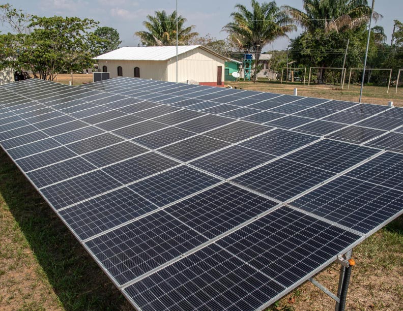 La energía solar alivia el impacto de la sequía en las aldeas amazónicas más aisladas