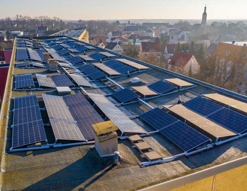 En Europa, los sistemas fotovoltaicos de propiedad colectiva mejoran el rendimiento de las comunidades energéticas